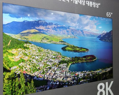 8K LCD ÷